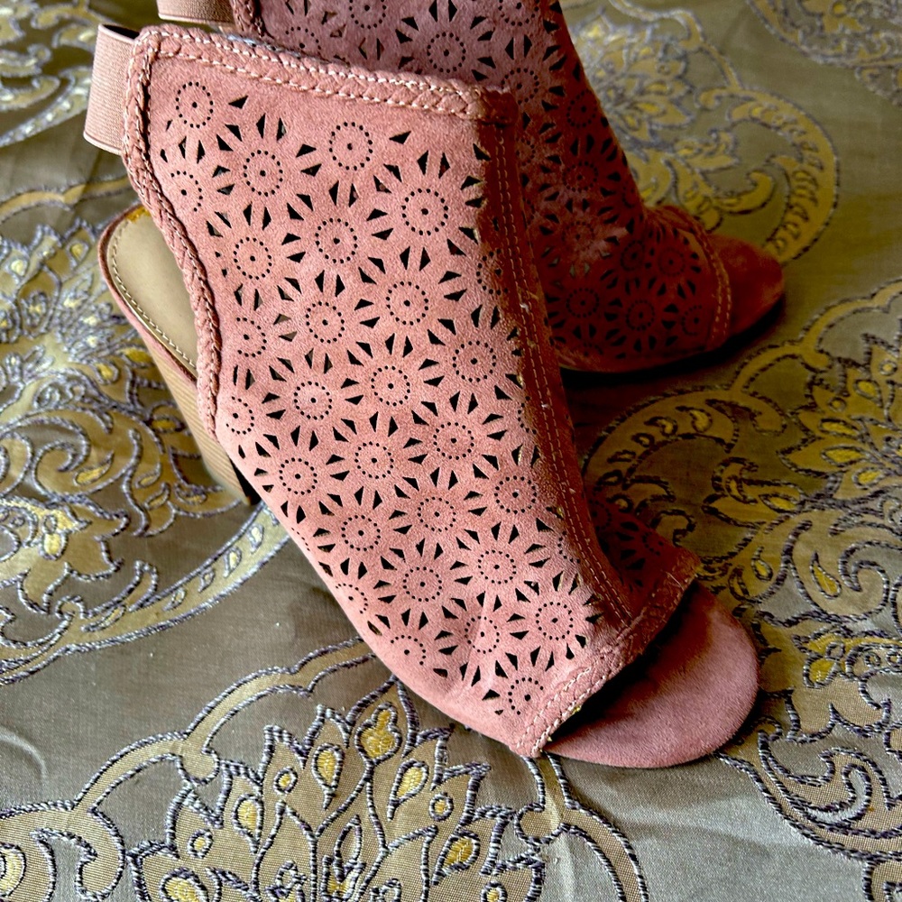 Mauve sandal boots, new, never worn